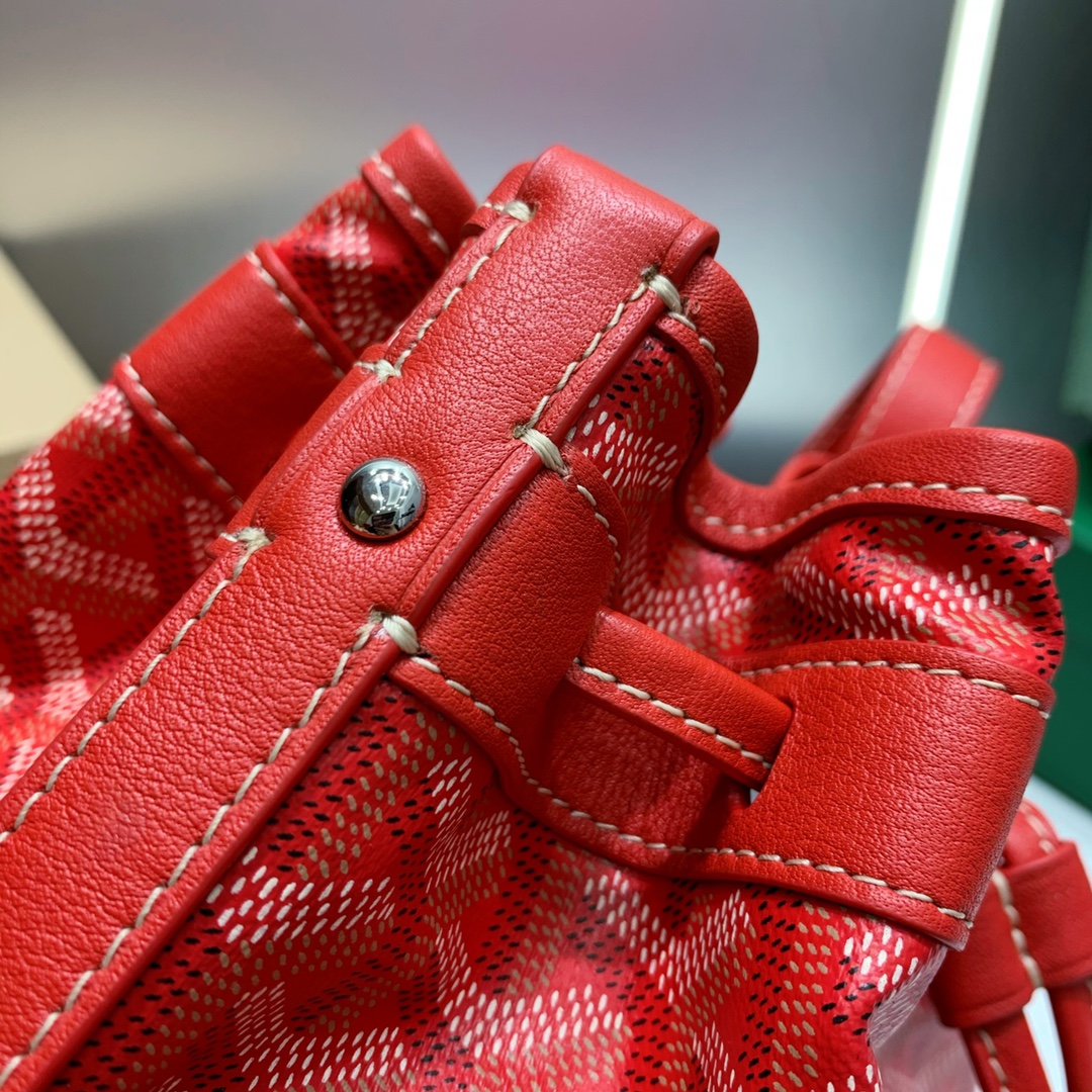 Petit Flot Bucket Bag In Red